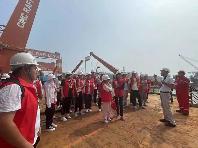 我的家乡我来宠：烟台“智汇高新”雷锋志愿者走进中集来福士基地探访全国初个海上光伏实证基地